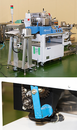 三木プーリの採用関連企業製品使用例 日本ポリスターの逆ピロー包装機第3世代にNSEロスタテンショナーを搭載（フィルム搬送の張力制御を安定させるテンション調整機構の組み込み状態）